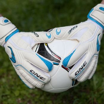 Вратарские перчатки HO SOCCER ONE Protek Flat