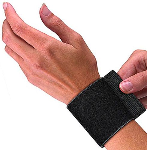 Бандаж на запястье MUELLER WRIST SUPPORT W/LOOP ELASTIC (черный) 961